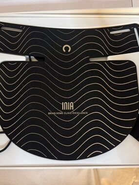 INIA GLOW 2 IN-FM002 Neck Chest LED Red Light Therapy Mask w/ Box – Barely Used